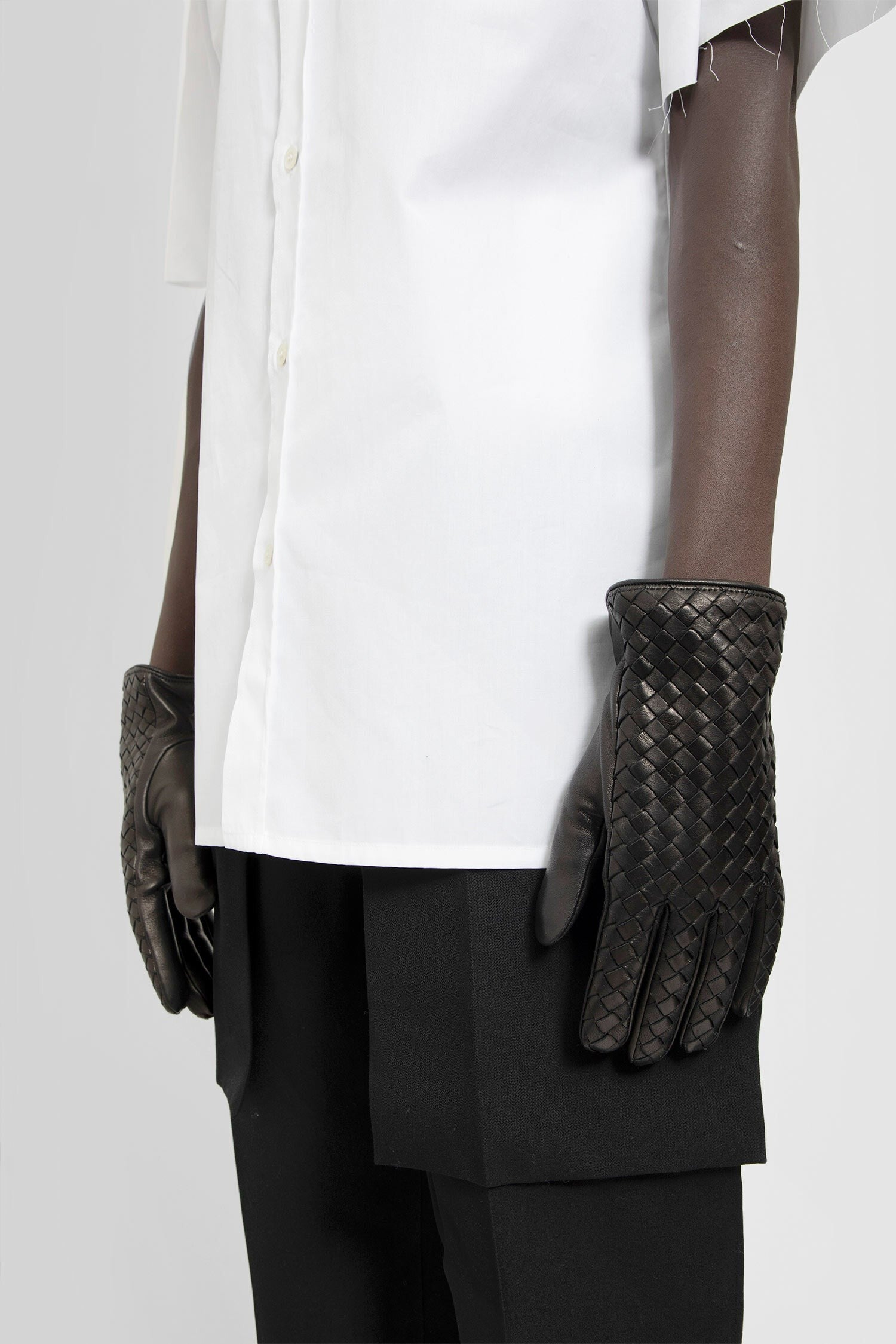 Bottega Veneta - Intrecciato Leather Gloves - Princess Attitude