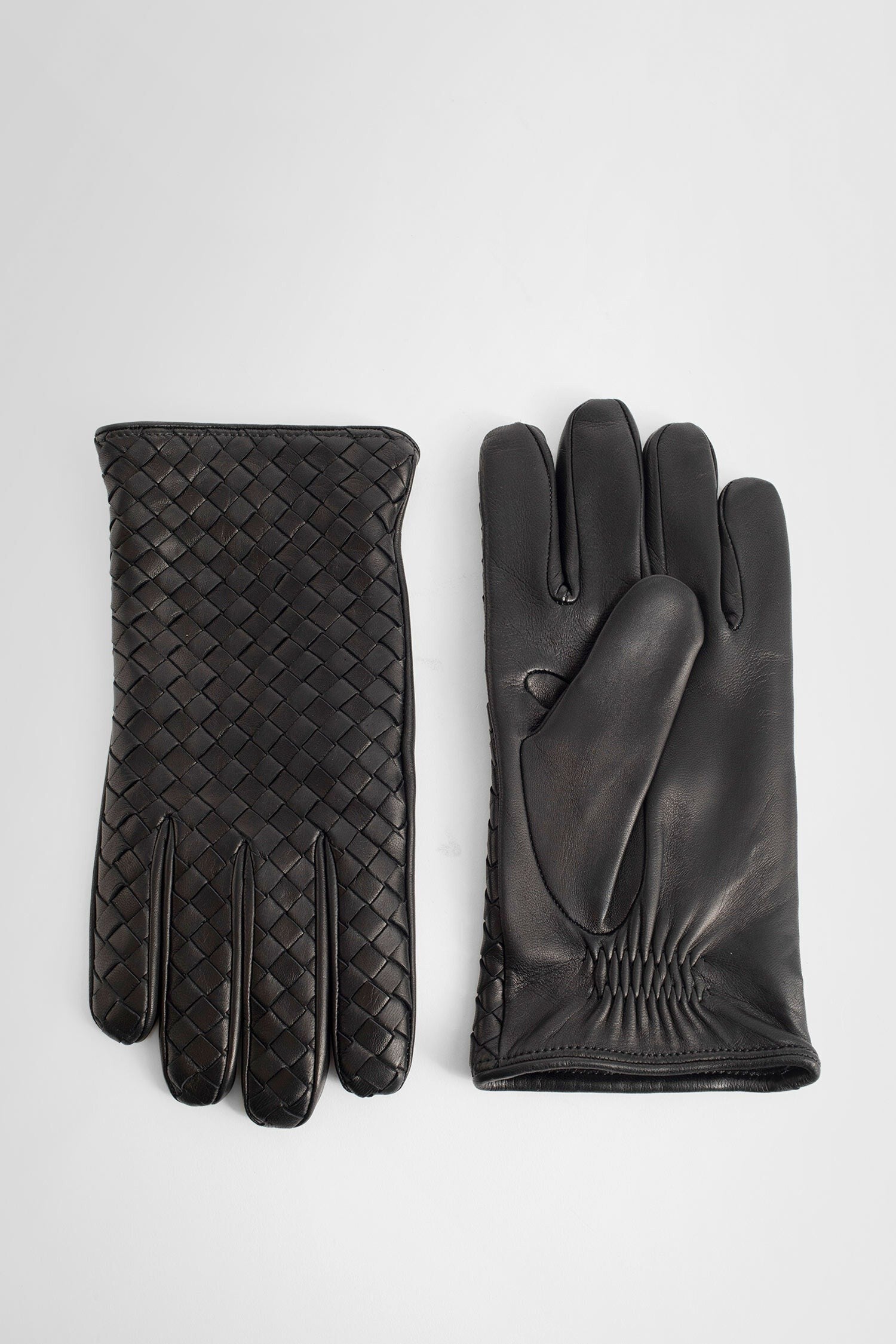 Bottega Veneta - Intrecciato Leather Gloves - Princess Attitude