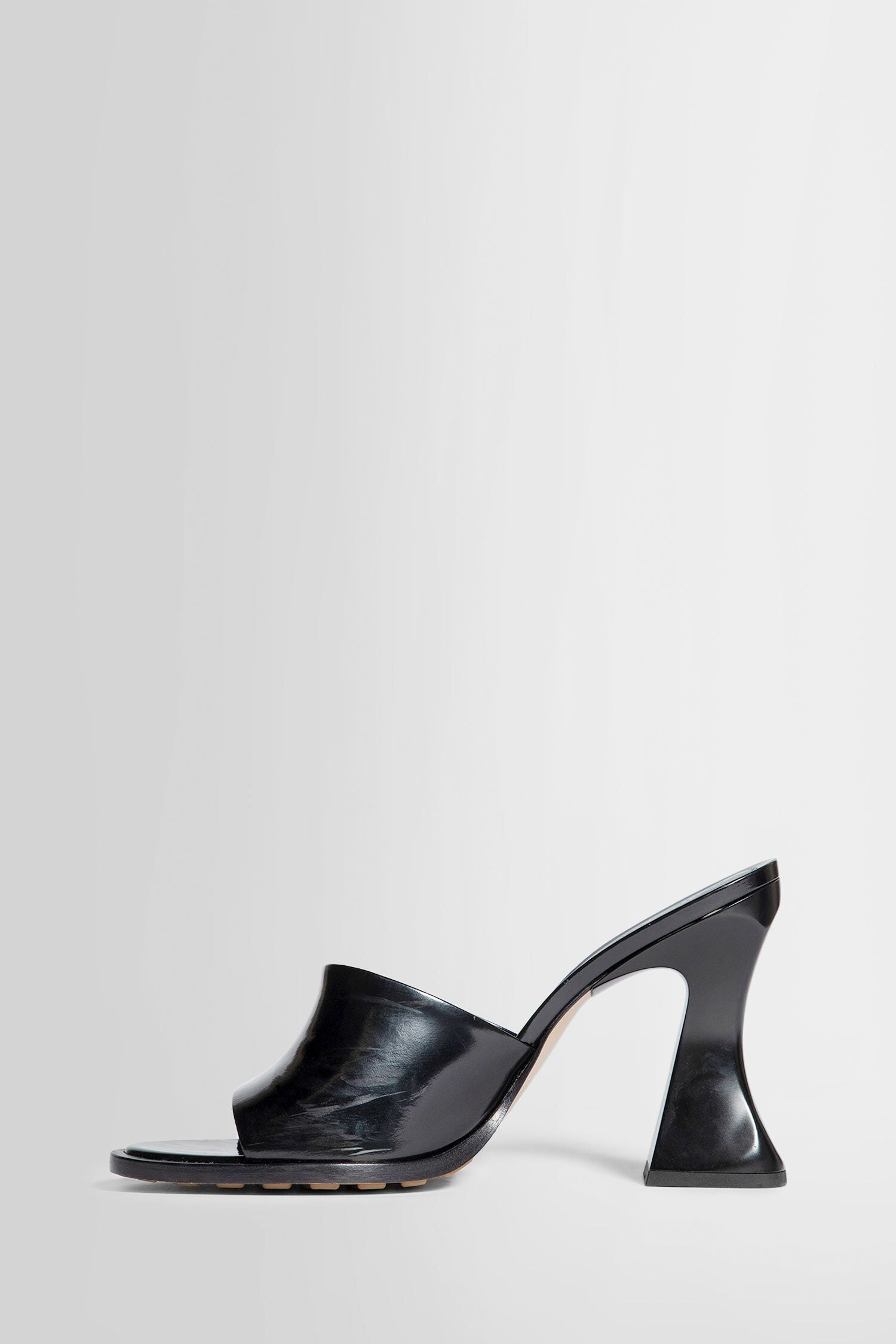 Bottega Veneta - Leather Cha - Cha Mule - Princess Attitude