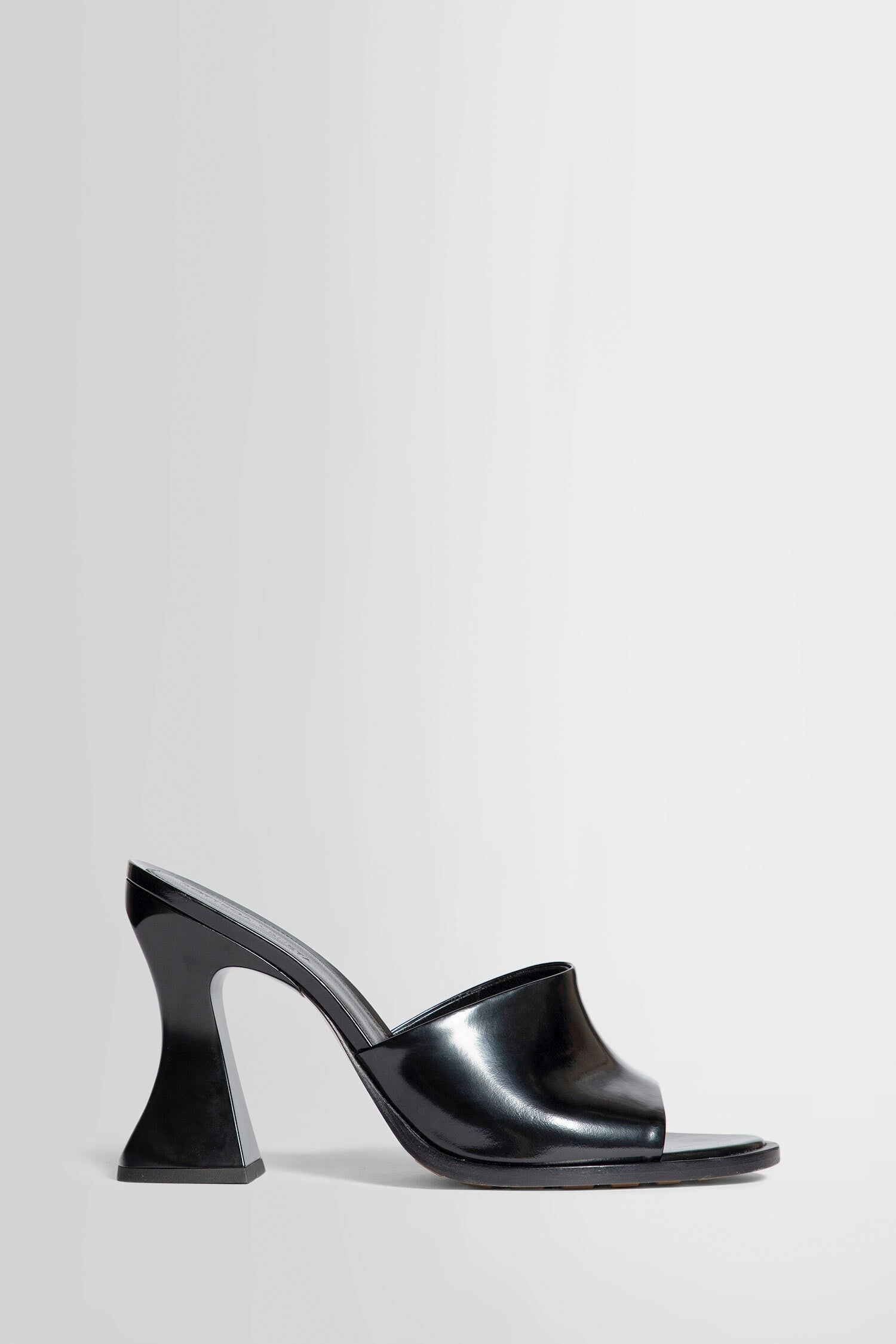 Bottega Veneta - Leather Cha - Cha Mule - Princess Attitude