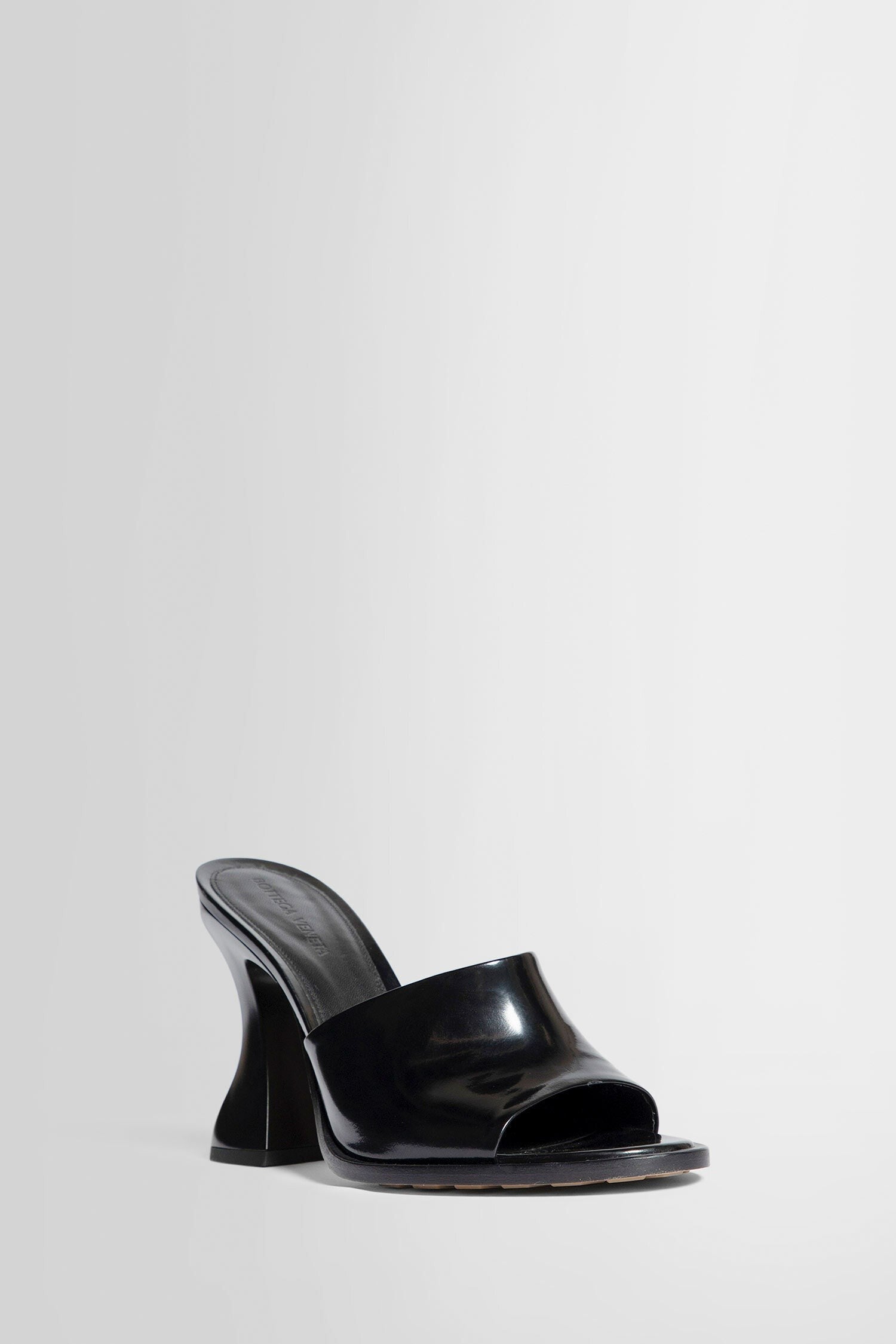 Bottega Veneta - Leather Cha - Cha Mule - Princess Attitude